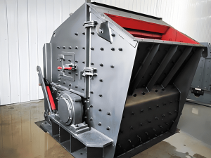 反擊式破碎機完美破碎膨潤土礦山